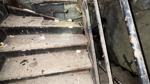 the same stairs from the bottom