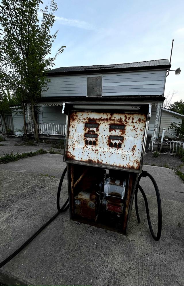 stinkytown gas station - IMG_1727.jpg
