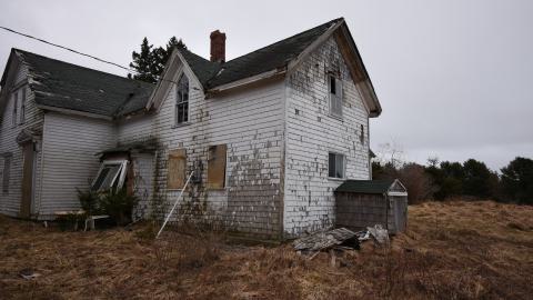 House - no floors, no dreams, no hope, no point photo 3