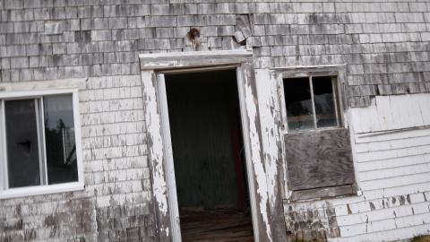 House - no floors, no dreams, no hope, no point photo 4