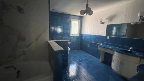 Abandoned 1970s house - IMG_5602.jpeg