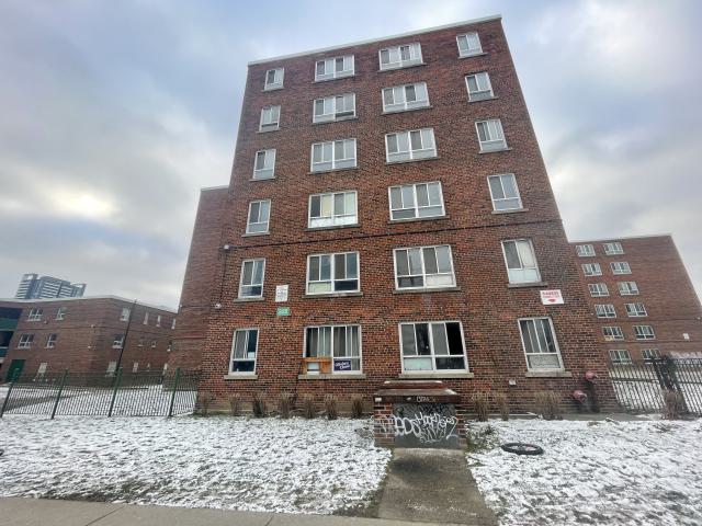 Abandoned apartment complex - IMG_3718.jpeg