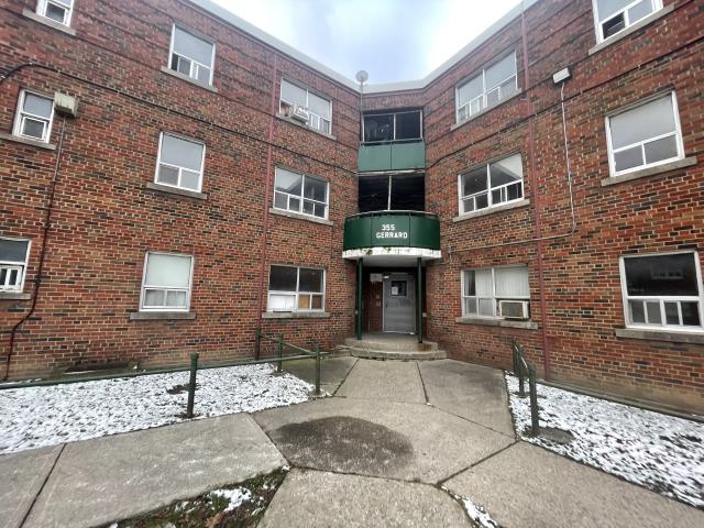 Abandoned apartment complex - IMG_3723.jpeg