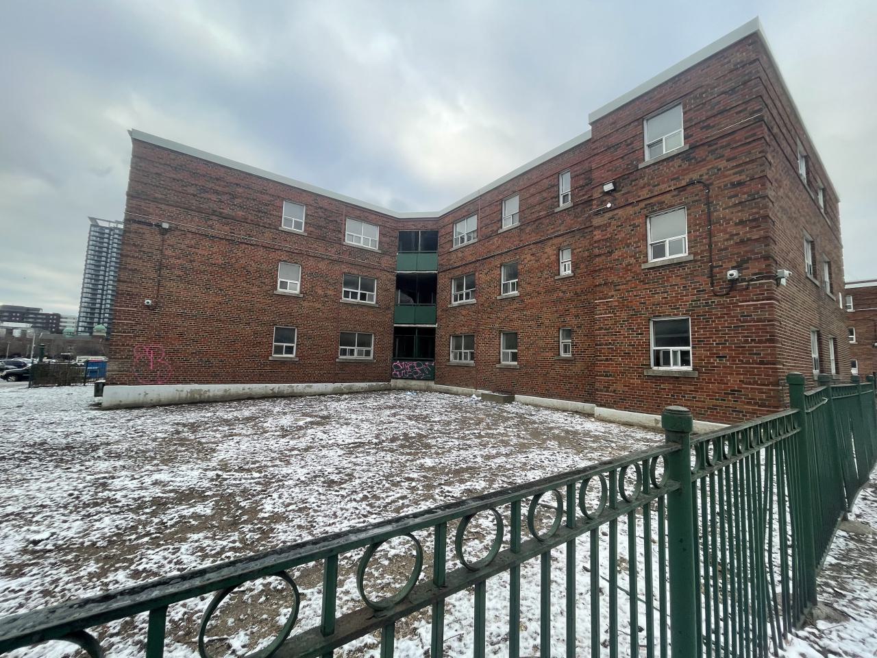 Abandoned apartment complex - IMG_3724.jpeg