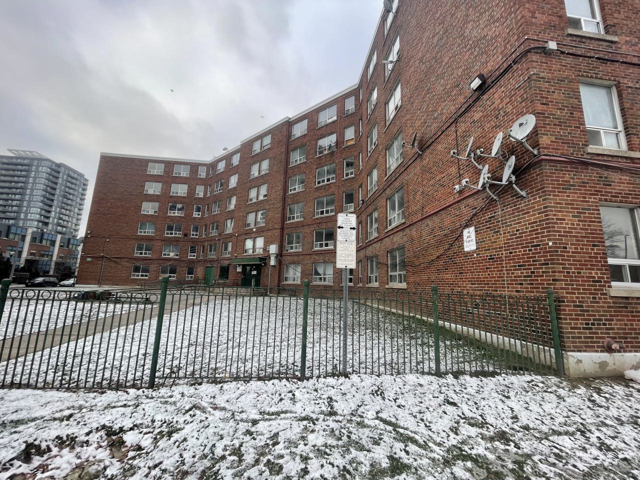 Abandoned apartment complex - IMG_3728.jpeg