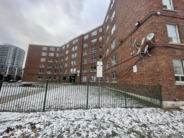 Abandoned apartment complex - IMG_3728.jpeg