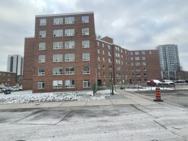 Abandoned apartment complex - IMG_3729.jpeg