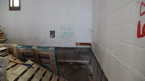 Half-vandalized, half-demolished - DSC_0498.JPG