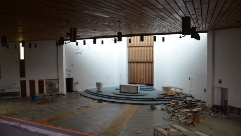 Half-vandalized, half-demolished - DSC_0501.JPG