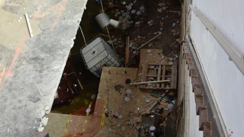 Half-vandalized, half-demolished - DSC_0503.JPG