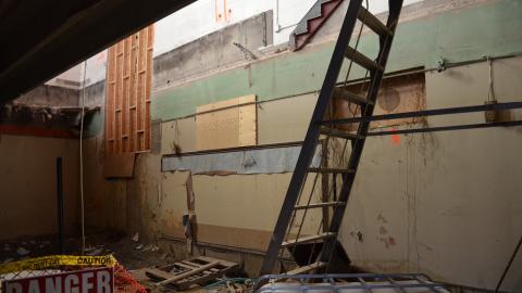 Half-vandalized, half-demolished - DSC_0509.JPG