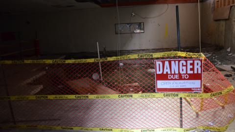 Half-vandalized, half-demolished - DSC_0510.JPG