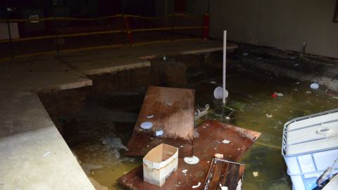 Half-vandalized, half-demolished - DSC_0511.JPG