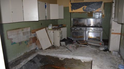 Half-vandalized, half-demolished - DSC_0512.JPG