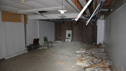 Half-vandalized, half-demolished - DSC_0515.JPG