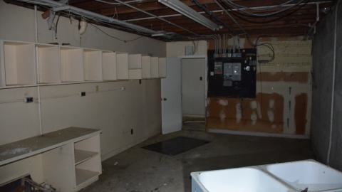 Half-vandalized, half-demolished - DSC_0516.JPG