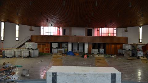 Half-vandalized, half-demolished - DSC_0542.JPG