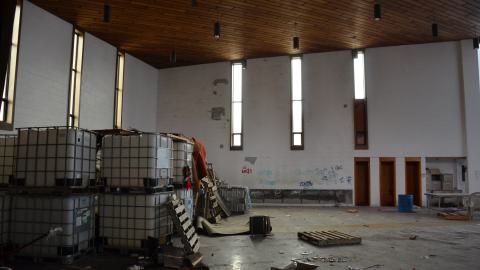 Half-vandalized, half-demolished - DSC_0544.JPG