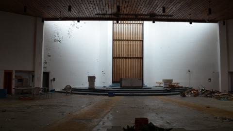 Half-vandalized, half-demolished - DSC_0545.JPG