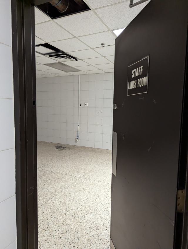 No more No Frills photo 4