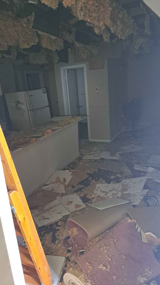 abandoned motel off the road photo 2