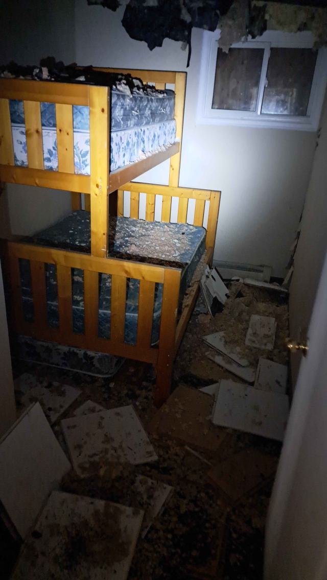 abandoned motel off the road photo 4