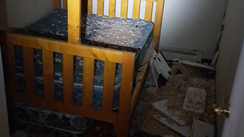 abandoned motel off the road photo 4