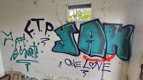 Devil's got a Shrine Down the 109 photo 2