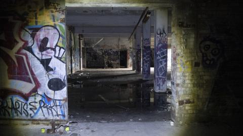 Finally got inside - DSC02054 cropped.jpg