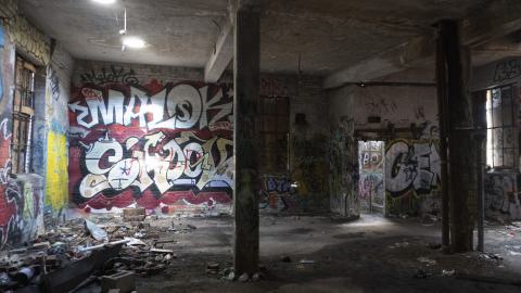 Finally got inside - DSC02155 cropped.jpg