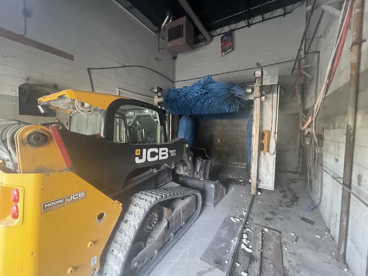 Abandoned dealership - IMG_6412.jpeg