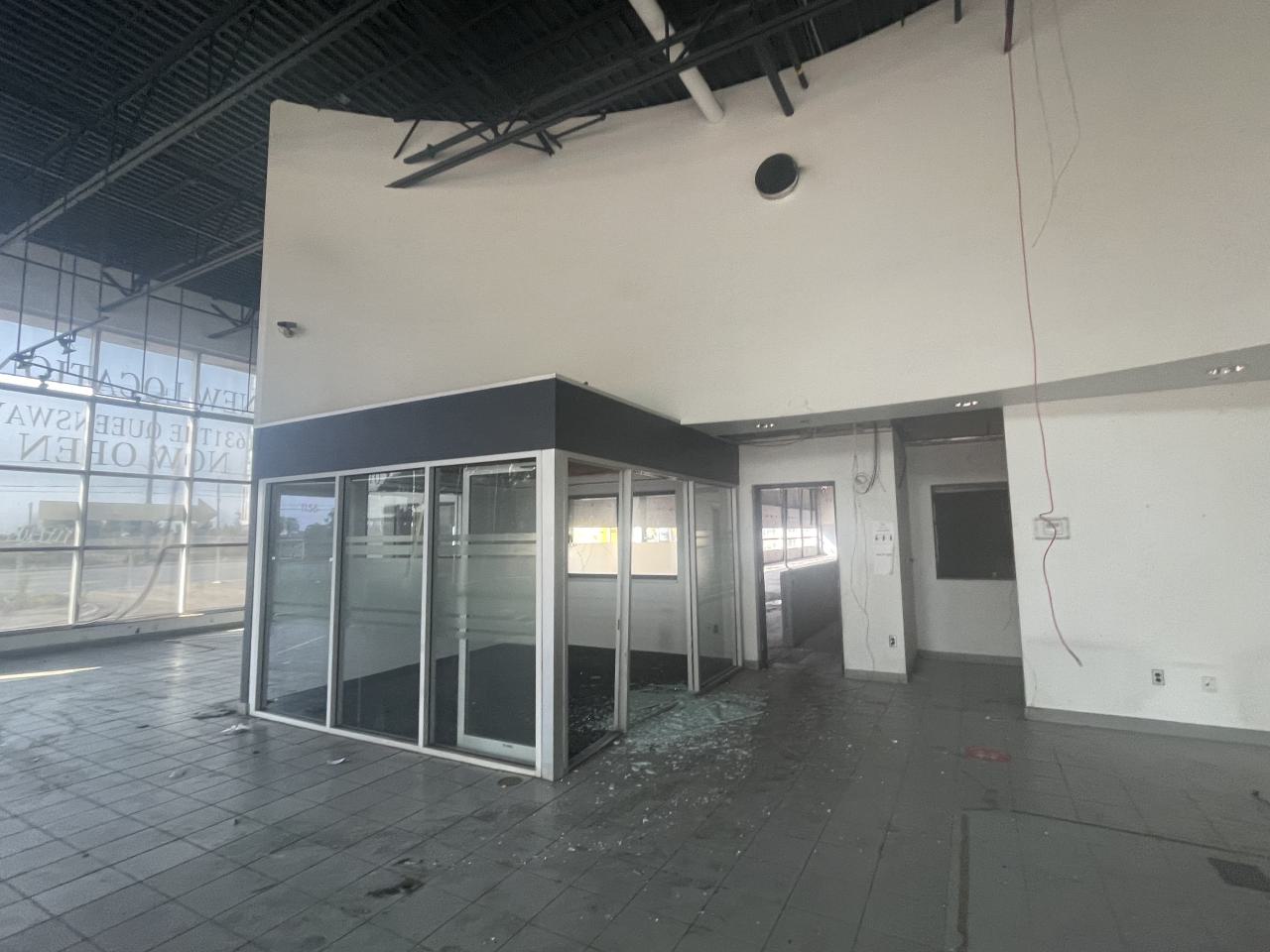 Abandoned dealership - IMG_6411.jpeg
