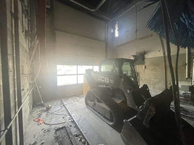 Abandoned dealership - IMG_6413.jpeg