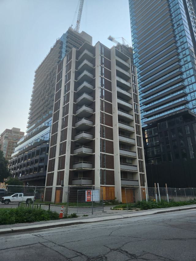 Parkwood Towers photo 2