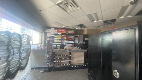 Abandoned gas station - IMG_6841.jpeg