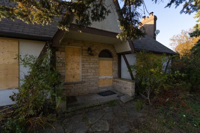 Front of the house (2)