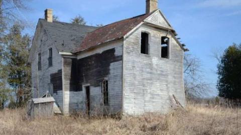 older house - 1074-Tennyson-Road28.jpg