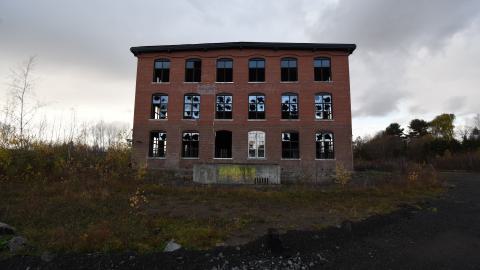 Still Standing Loud and proud - ADS_2989.JPG