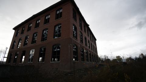 Still Standing Loud and proud - ADS_3006.JPG