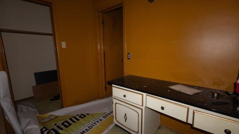 Upstairs bedroom #1 (master) (4)