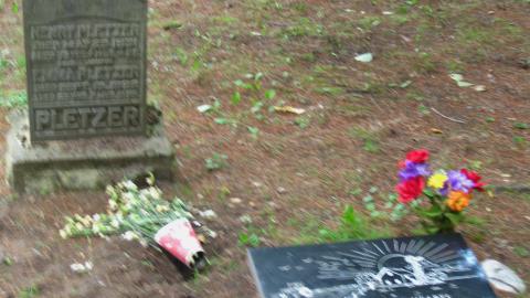 Orange Valley Road Cemetery - IMG_0246.JPG