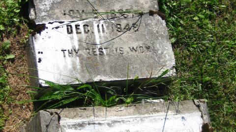 Seguin Falls Cemetery - IMG_0181.JPG