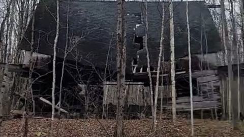 Collapsing Cabin photo 4