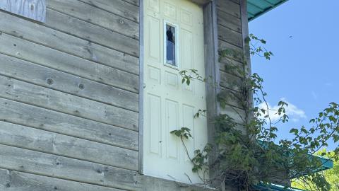 Climbable but no handle