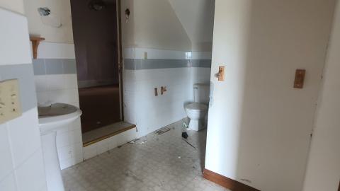 This old yeller getting demolished - 20250529_123333.jpg