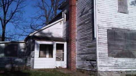 Big white house - Haldimand County, Ontario