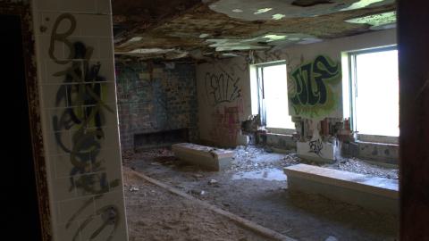 Camp Bison Prison Farm (Burwash Correctional Centre) - Burwash_Inside_F1_LeftWing_Shower.jpg