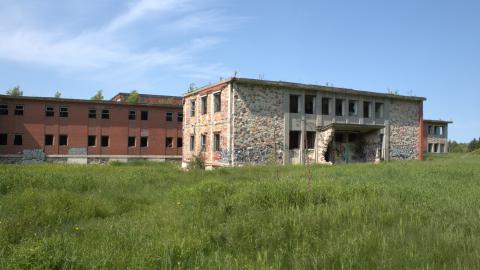 Camp Bison Prison Farm (Burwash Correctional Centre) - Burwash_Outside_Approach_3.jpg