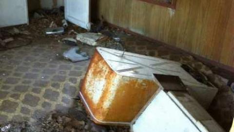 Beautiful - Beautiful-property-wayyy-back2.jpg