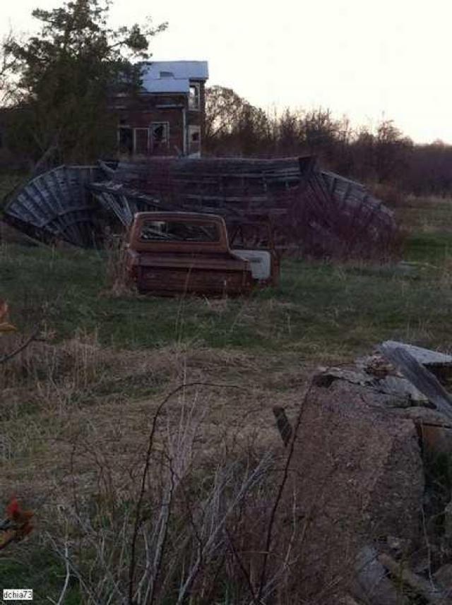 Beautiful property wayyy back photo 3